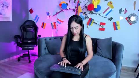 mia_davis__ online show from June 30, 11:20 am