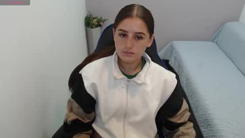 Snapshot of mia_diaz1 chatting on September 22, 1:15 pm Mia online show from September 22, 1:15 pm
