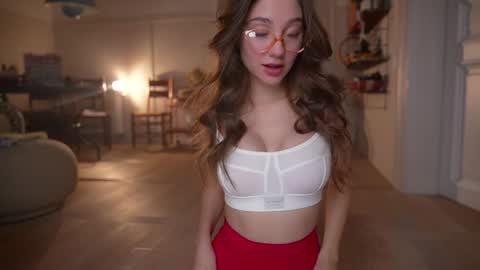 Mia online show from October 19, 5:28 pm