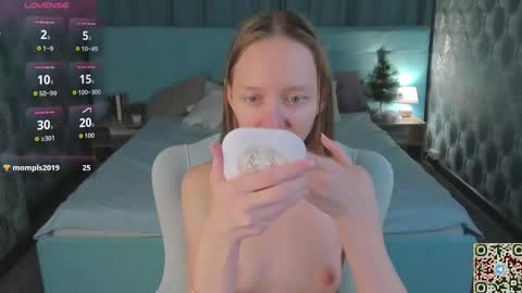 mia_e1fie online show from December 14, 2:51 am