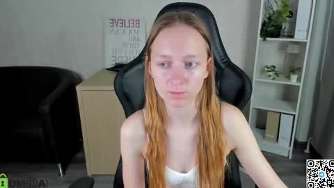 mia_e1fie online show from December 3, 9:10 am