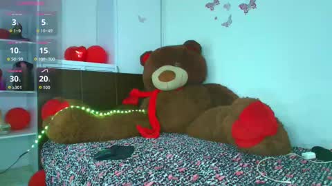 mia_fernand online show from March 5, 8:18 pm