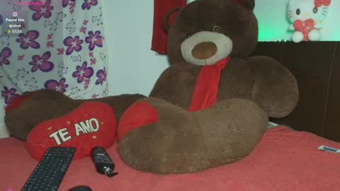 mia_fernand online show from April 28, 2:27 am