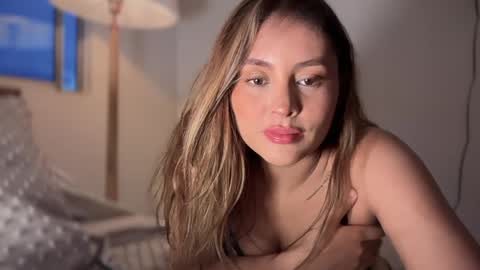 mia_ferrer777 online show from May 6, 11:22 pm