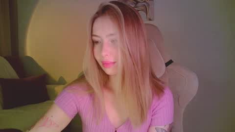 Mia online show from May 17, 9:24 pm