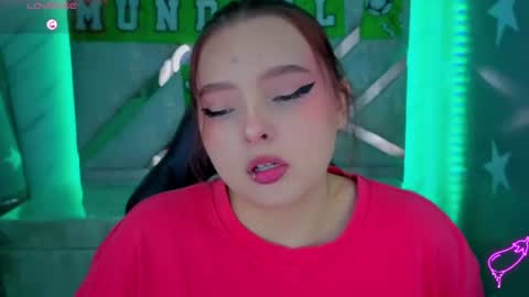 Mia online show from June 26, 2:33 pm