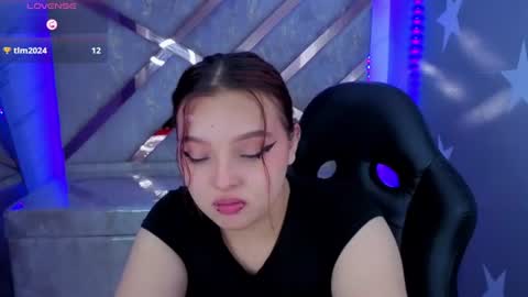 Mia online show from July 28, 4:39 pm