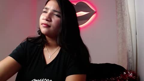 mia online show from December 22, 9:32 pm