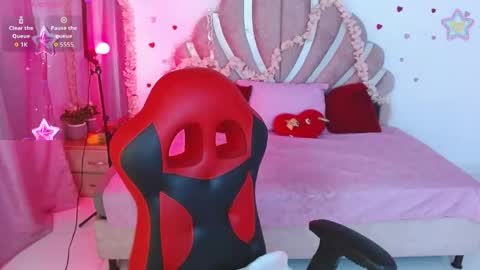 mia online show from June 8, 1:28 am