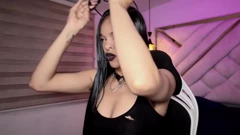 Mia online show from May 2, 4:40 am