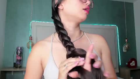 mia online show from June 19, 2:23 pm