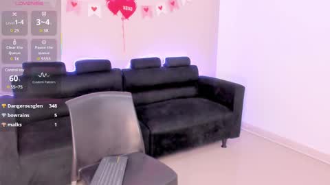 Mia online show from March 1, 3:05 pm