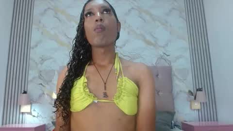 Mia Hiills online show from June 11, 3:26 am