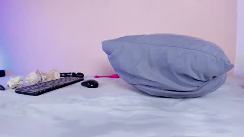  I am Mia  online show from February 7, 12:30 pm