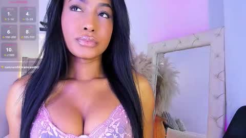 Snapshot of mia_juicy_ chatting on October 21, 1:33 am mia_juicy_ online show from October 21, 1:33 am