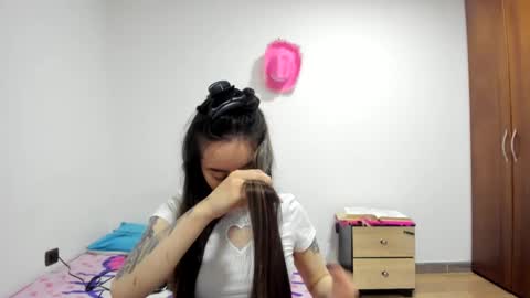 mia kaneee online show from December 29, 1:13 am