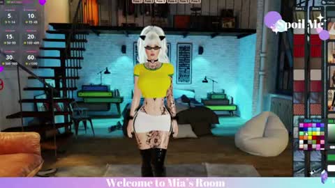 Mia online show from June 18, 5:02 am