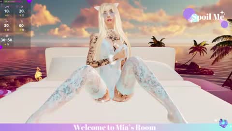 Mia online show from July 15, 5:17 pm