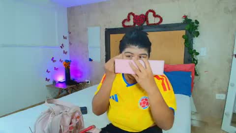 MIALOPEZ      .     Y      .      online show from July 7, 11:03 am