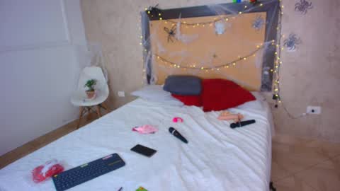 Snapshot of mia_lopez52 chatting on October 21, 6:44 pm MIALOPEZ . Y . online show from October 21, 6:44 pm
