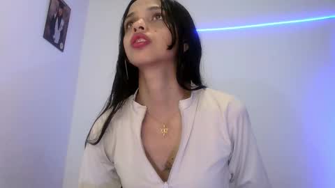 Snapshot of mia_lucy_21 chatting on September 29, 3:33 pm mia lucy 21 online show from September 29, 3:33 pm