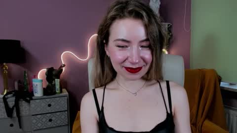 Snapshot of mia_luxx92 chatting on October 9, 7:14 am Mia online show from October 9, 7:14 am