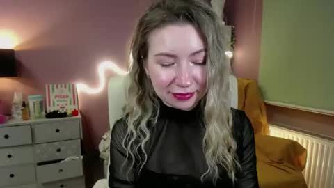 Snapshot of mia_luxx92 chatting on February 25, 6:01 pm Mia online show from February 25, 6:01 pm