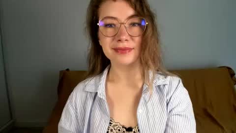Mia online show from July 16, 6:49 am