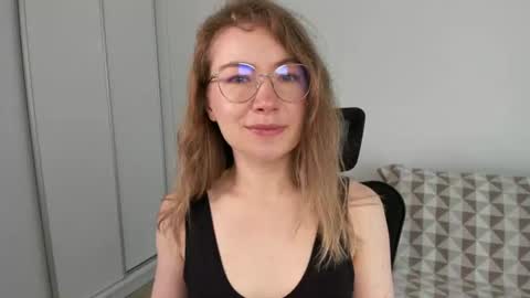 Mia online show from July 24, 7:16 am