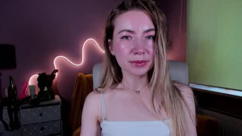 Snapshot of mia_luxx92 chatting on September 21, 1:26 pm Mia online show from September 21, 1:26 pm