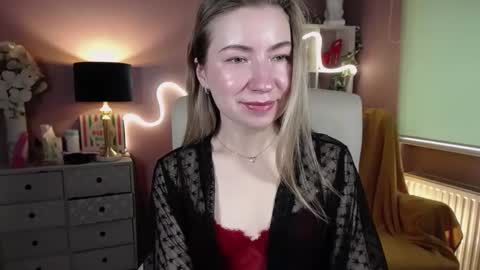 Snapshot of mia_luxx92 chatting on February 2, 10:56 am Mia online show from February 2, 10:56 am