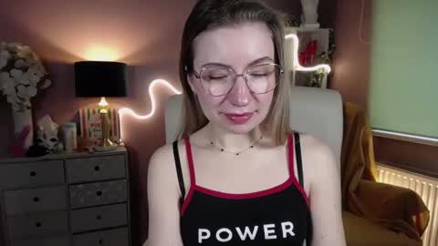 Snapshot of mia_luxx92 chatting on February 6, 11:20 am Mia online show from February 6, 11:20 am