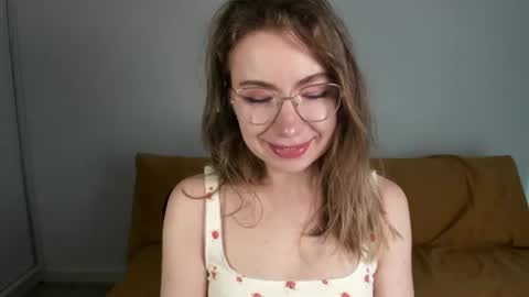 Mia online show from July 19, 1:14 pm