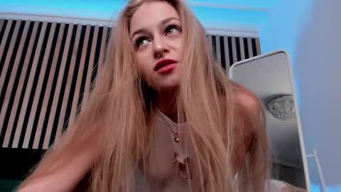 Snapshot of mia_meows chatting on February 24, 6:47 pm Mia here Appreciate your support online show from February 24, 6:47 pm