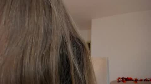 Snapshot of mia_meows chatting on September 23, 10:42 am Mia here Appreciate your support online show from September 23, 10:42 am