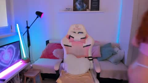 Mia online show from June 5, 6:52 am