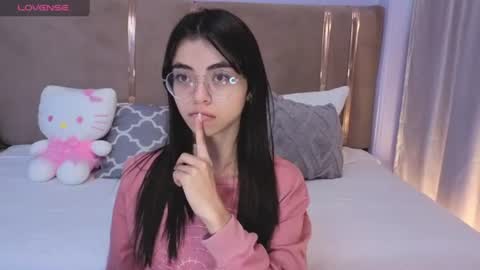 Mia online show from June 16, 12:42 pm