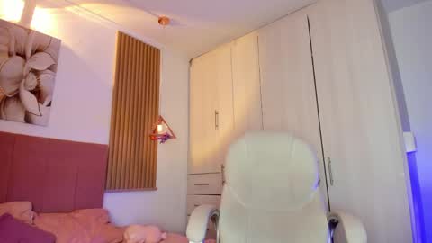 Mia Nevaeh - follow me online show from May 1, 8:58 pm