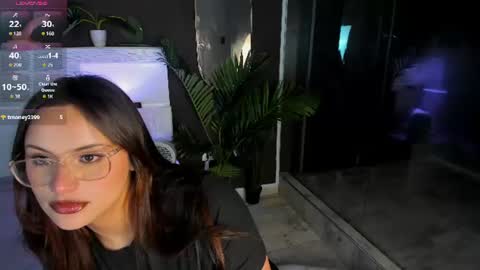 Mia online show from July 28, 6:11 am