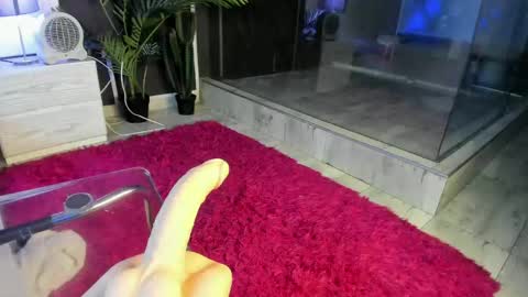Mia online show from May 2, 4:51 am