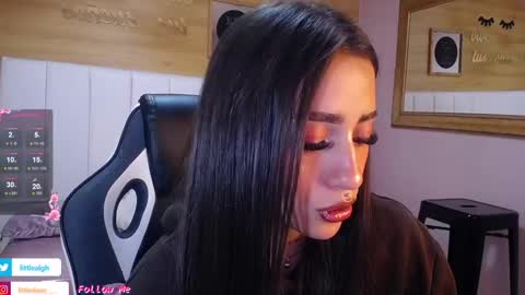 Snapshot of mia_ponce_a chatting on October 8, 8:26 pm MIA online show from October 8, 8:26 pm