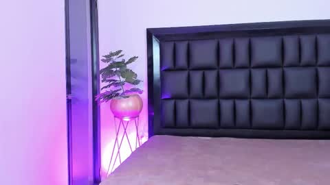 mia online show from March 19, 6:08 am