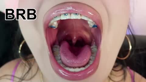 Mia online show from July 9, 11:09 pm