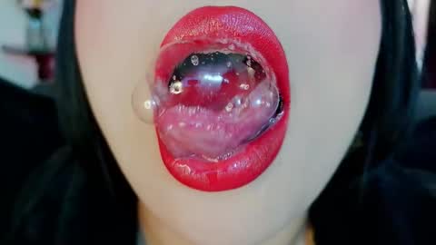 Mia online show from February 7, 10:35 pm