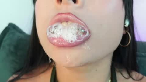 Mia online show from May 5, 1:45 am