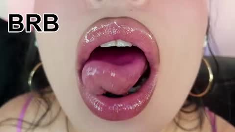 Mia online show from July 6, 10:44 pm