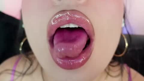 Mia online show from July 1, 11:13 pm