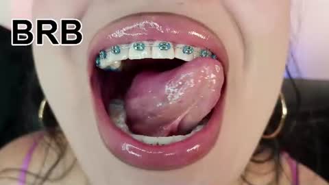 Mia online show from July 8, 10:35 pm