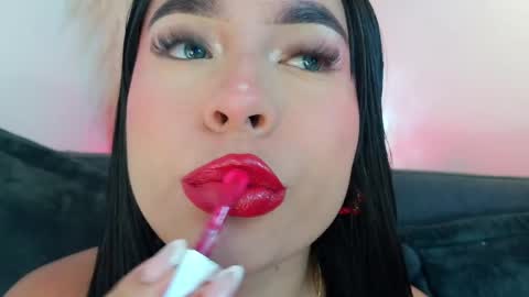 Mia online show from April 22, 9:11 pm