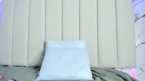 mia_serena_ online show from March 6, 9:47 pm